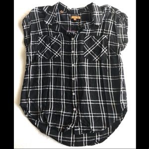 Black&white plaid oversized button up top